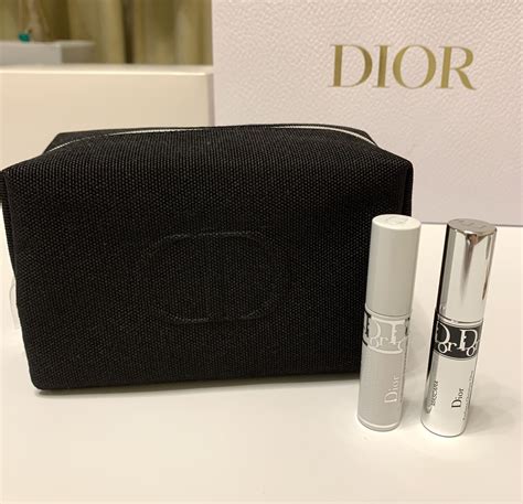 DIOR8月の最新ノベルティは黒のポーチとマスカラのお得すぎる .